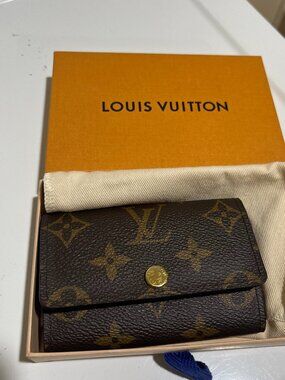 Louis Vuitton 6 Key Holder